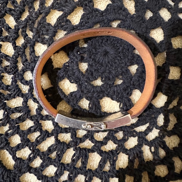 Coach leather bracelet with silver detail and clasp - Picture 4 of 4